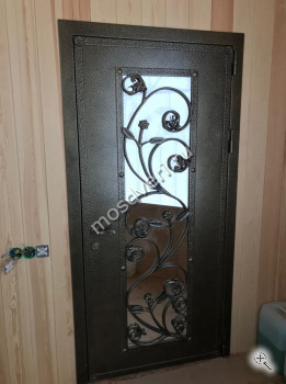 Элитная входная дверь коричневая с элементами ковки - купить от производителя Мосдвери Элитная входная дверь коричневая с элементами ковки
